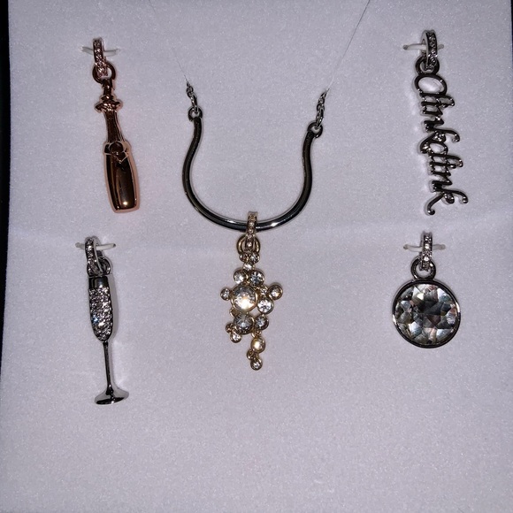 White House Black Market Jewelry - NWT WHBM PARTY & ROSÉ CHARM NECKLACE GIFT SET